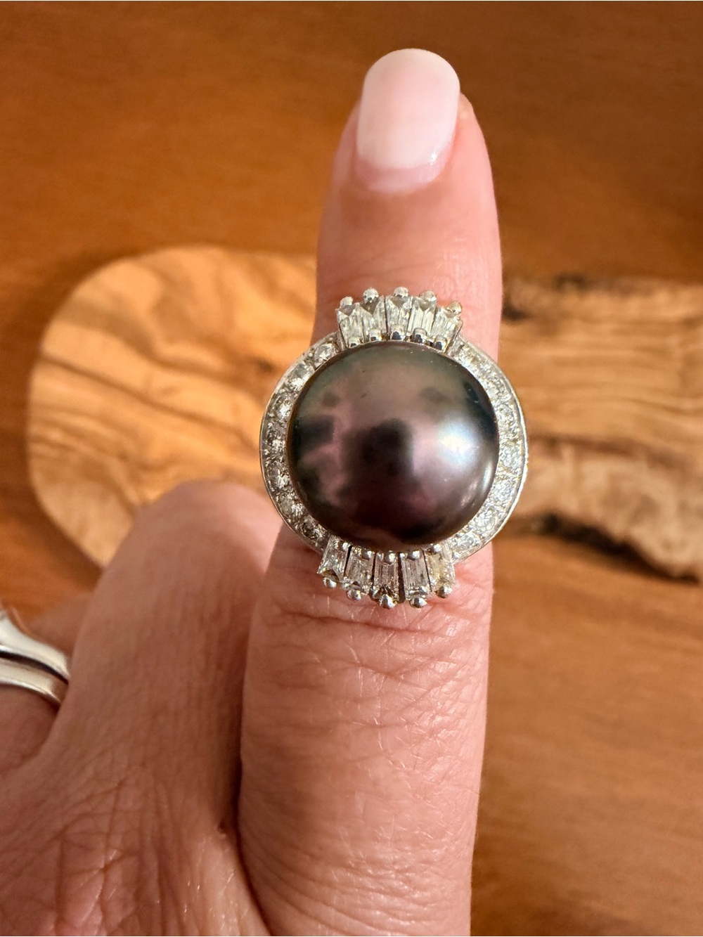 Vintage 10k White Gold Black Pearl and Diamond Halo Cocktail Ring Size 6 14g